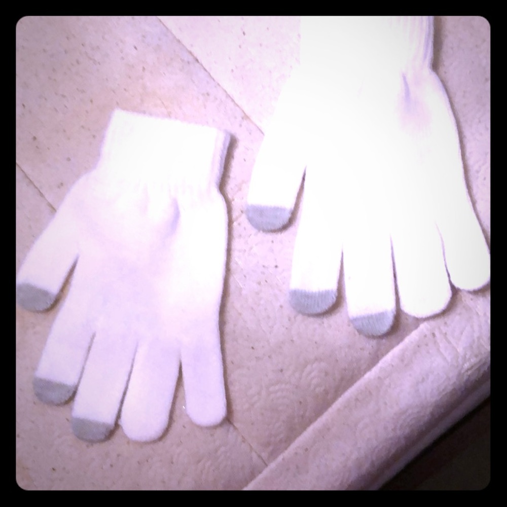 White mittens / gloves that work with phone screen